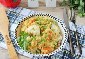 Чечевица с индейкой и овощами