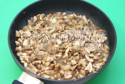 Фаршированные блины с грибами и сыром