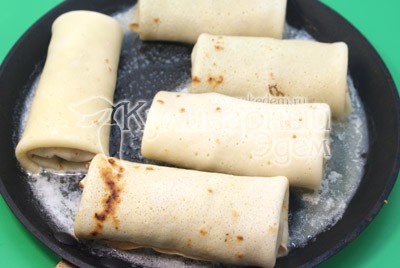 Фаршированные блины с грибами и сыром