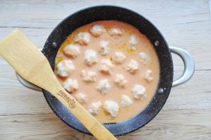 Фрикадельки с томатной подливкой