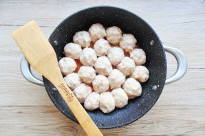 Фрикадельки с томатной подливкой