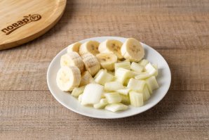 Фруктово-овощной смузи из сельдерея, моркови и банана Фруктово-овощной смузи из сельдерея, моркови и банана