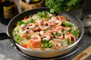 Фунчоза с креветками и овощами Фунчоза с креветками и овощами