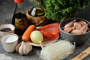 Фунчоза с креветками и овощами Фунчоза с креветками и овощами