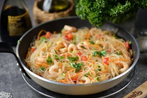 Фунчоза с креветками и овощами Фунчоза с креветками и овощами