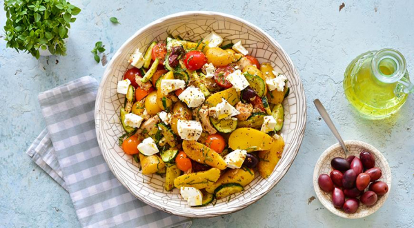 Греческий салат из молодого картофеля с курицей, пошаговый рецепт с фото Греческий салат из молодого картофеля с курицей, пошаговый рецепт с фото