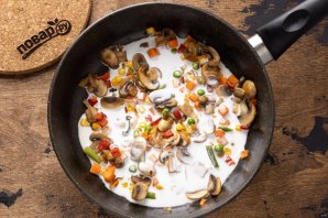 Гречневая лапша с грибами, овощами и кокосовым молоком