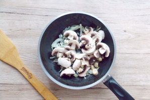 Гречневая лапша "Соба" с грибами и креветками