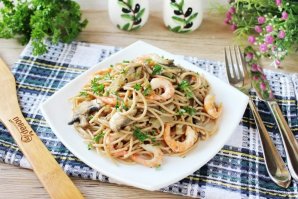 Гречневая лапша "Соба" с грибами и креветками