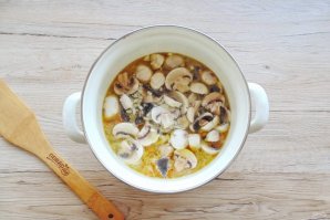 Грибной суп с плавленым сыром и сливками