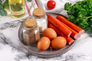 Яичница с колбасой