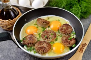 Яичница с ливерной колбасой Яичница с ливерной колбасой