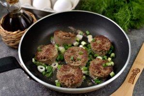 Яичница с ливерной колбасой Яичница с ливерной колбасой