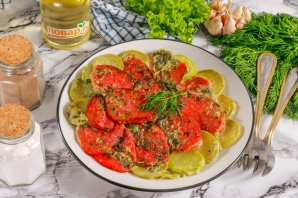 Кабачки запеченные с соусом и салями