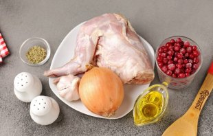 Кролик в клюквенном соусе