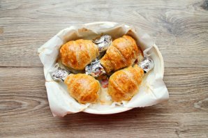 Куриная голень в слоеном тесте