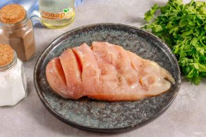 Куриная грудка запеченная с грецкими орехами