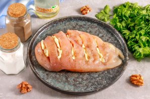 Куриная грудка запеченная с грецкими орехами