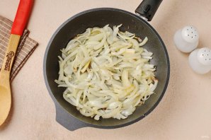 Куриные бёдра в сметанном соусе в духовке