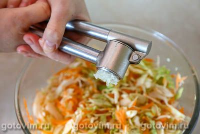 Куриные голени с капустой, запеченные в пакете для запекания (в духовке)