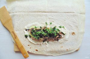 Лаваш с курицей, грибами и сыром