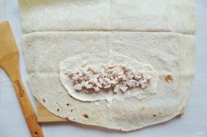 Лаваш с курицей, грибами и сыром