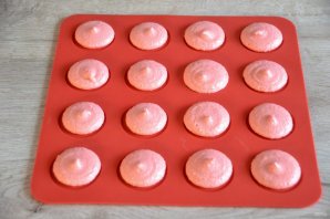 "Макаронс" на итальянской меренге