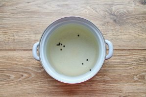 Малосольные огурцы с базиликом