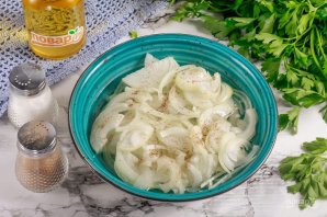 Маринованный лук с петрушкой
