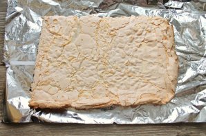 Меренговый рулет с черникой