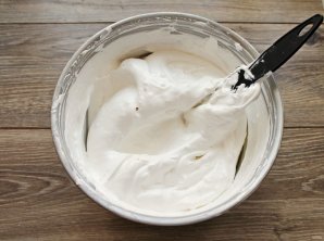 Меренговый рулет с черникой