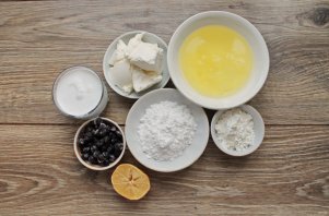 Меренговый рулет с черникой