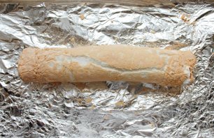 Меренговый рулет с клюквой