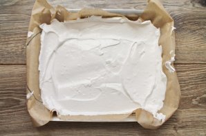 Меренговый рулет с клубникой