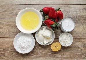 Меренговый рулет с клубникой