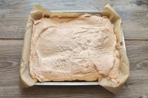 Меренговый рулет с клубникой