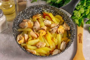 Мидии с картошкой