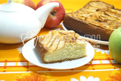 Нежная шарлотка с яблоками в духовке Нежная шарлотка с яблоками в духовке