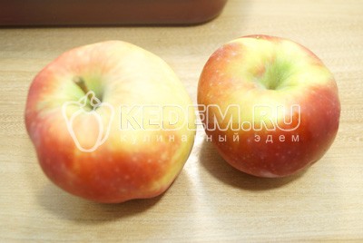 Нежная шарлотка с яблоками в духовке Нежная шарлотка с яблоками в духовке