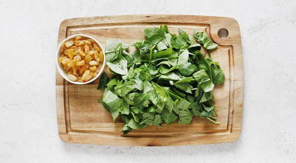 Нежный пирог с зеленью и кедровыми орехами, пошаговый рецепт с фото Нежный пирог с зеленью и кедровыми орехами, пошаговый рецепт с фото