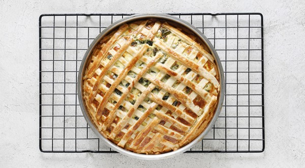 Нежный пирог с зеленью и кедровыми орехами, пошаговый рецепт с фото Нежный пирог с зеленью и кедровыми орехами, пошаговый рецепт с фото