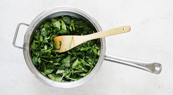 Нежный пирог с зеленью и кедровыми орехами, пошаговый рецепт с фото Нежный пирог с зеленью и кедровыми орехами, пошаговый рецепт с фото