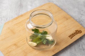 Огурцы и помидоры с базиликом на зиму