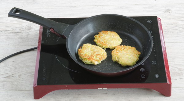 Оладьи из кабачков без яиц, пошаговый рецепт с фото Оладьи из кабачков без яиц, пошаговый рецепт с фото