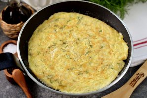 Омлет с колбасой и лапшой быстрого приготовления Омлет с колбасой и лапшой быстрого приготовления