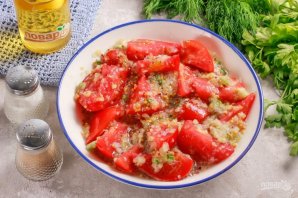 Пикантная закуска из помидоров