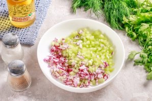 Пикантная закуска из помидоров