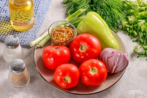 Пикантная закуска из помидоров