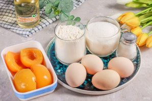 Пирог с персиками и меренгой