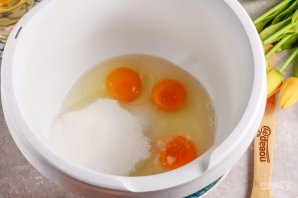 Пирог с персиками и меренгой